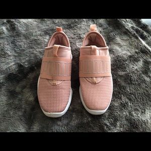 Puma Girls Running 🏃‍♀️ 👟- sneakers - Puma -rose gold - pink